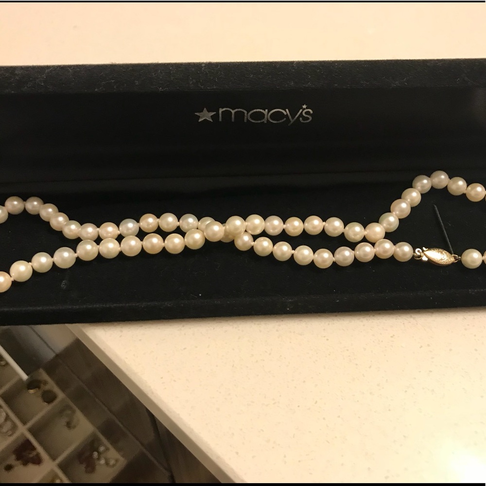 EUC practically brand new pearl necklace!!!